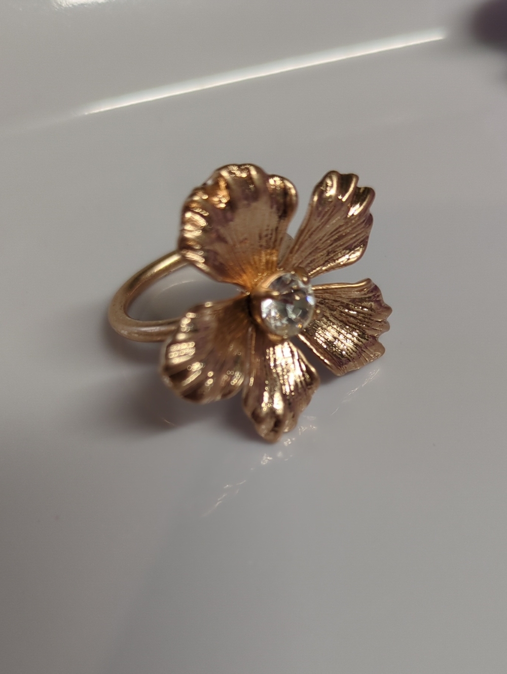 ☀️A47 J.Crew Gold Tone Statement Pansy Flower Ring Sz 7 / 7.25